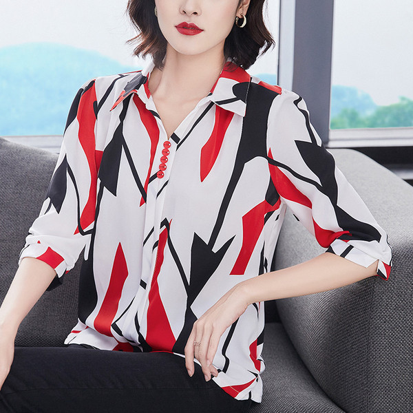 Színes női ing klasszikus gallérral és 3/4-es ujjakkal