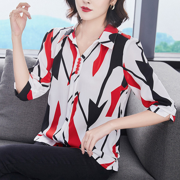 Színes női ing klasszikus gallérral és 3/4-es ujjakkal