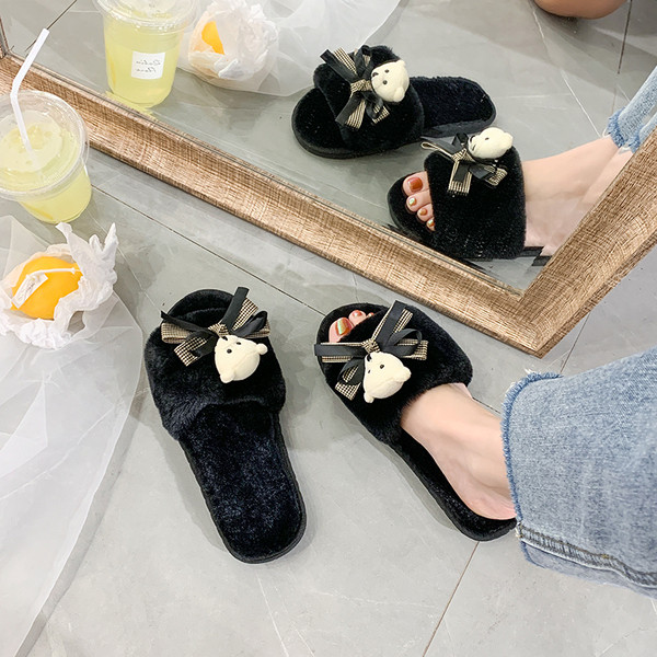 Házi készítésű női papucs szalaggal és macival