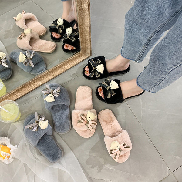 Házi készítésű női papucs szalaggal és macival