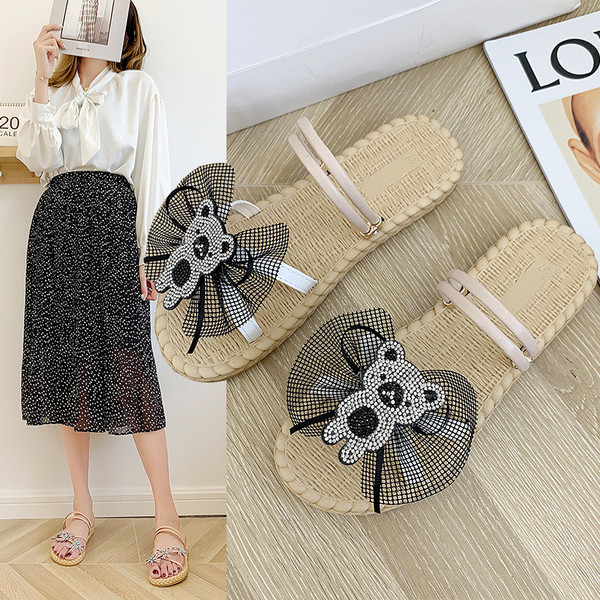 Modernas sieviešu čības ar lentīti un lācīti