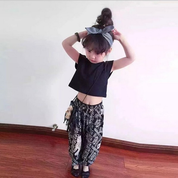 Mūsdienīgs bērnu komplekts no divām daļām ar biksēm un biksēm