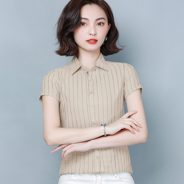 Sieviešu svītrains krekls ar klasisku apkakli un īsām piedurknēm