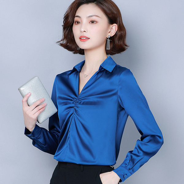 Naiste klassikalise krae ja pikkade varrukatega satiinsärk