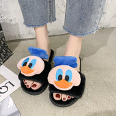 Új női papucs modell plüssjátékkal