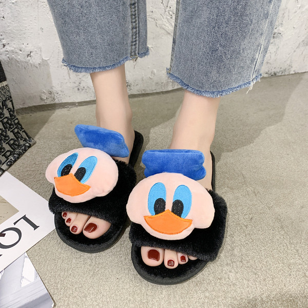 Új női papucs modell plüssjátékkal