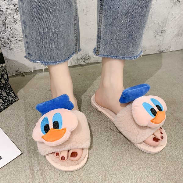 Új női papucs modell plüssjátékkal