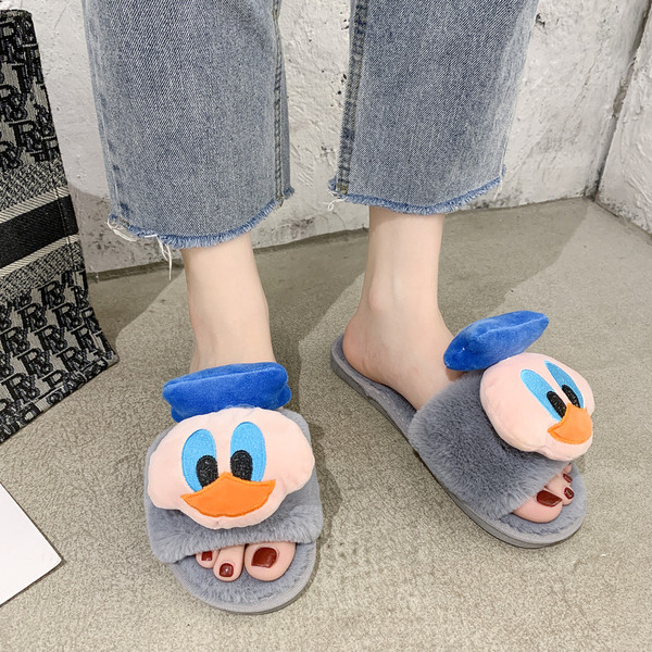 Új női papucs modell plüssjátékkal