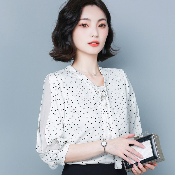 Modern női pöttyös ing 3/4-es ujjal és spitz nyakkivágással