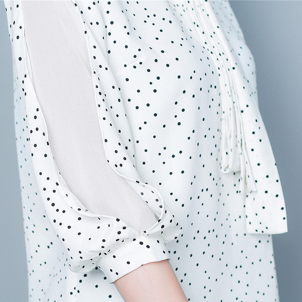 Modern női pöttyös ing 3/4-es ujjal és spitz nyakkivágással