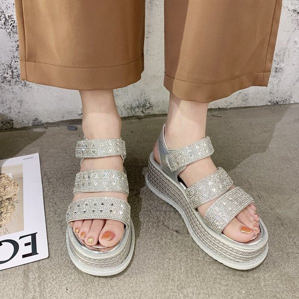 Moodsad naiste sandaalid 6 cm platvormi ja kividega