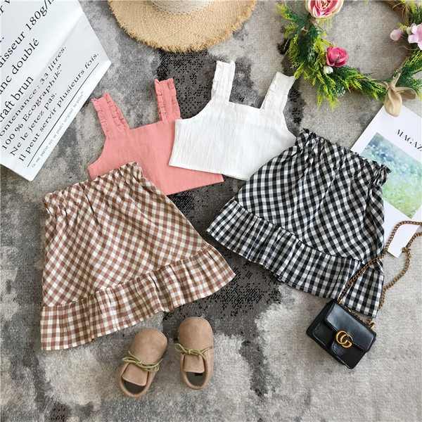 Mūsdienīgs bērnu komplekts no divām daļām, rūtainiem svārkiem