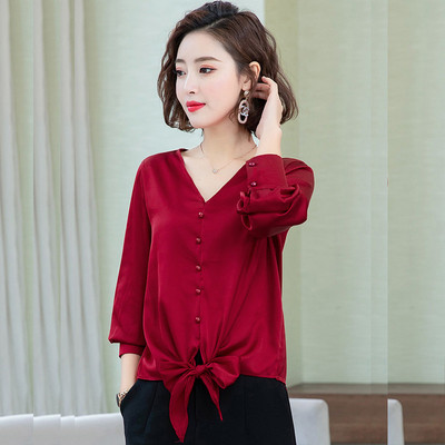 Szatén női ing V-nyakú és hosszú ujjú