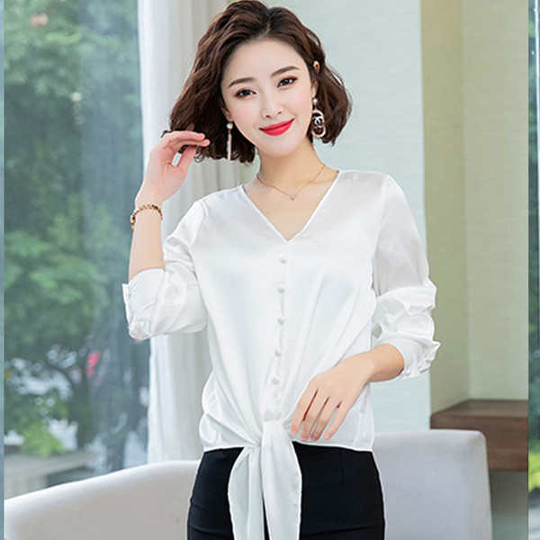 Szatén női ing V-nyakú és hosszú ujjú