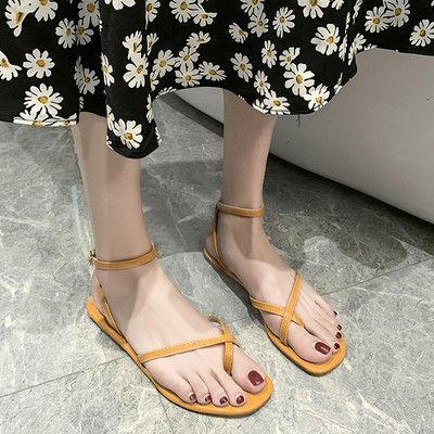 Alkalmi női szandál lapos talppal és vékony keresztpánttal