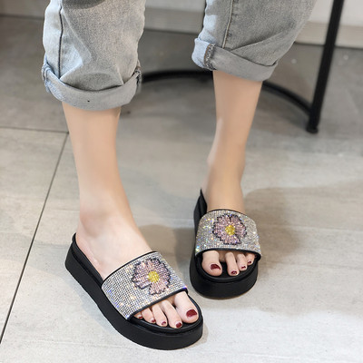 Ikdienas sieviešu čības ar akmeņiem un ziedu