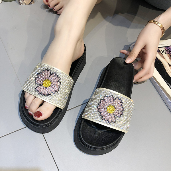 Ikdienas sieviešu čības ar akmeņiem un ziedu