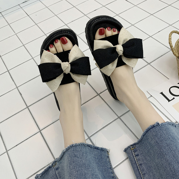 Alkalmi női papucs lapos talppal, színes szalaggal