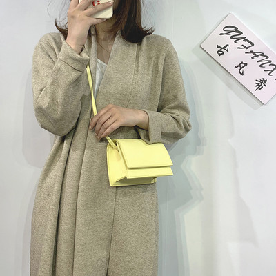 Sieviešu stilīga ādas soma ar metāla rokturi