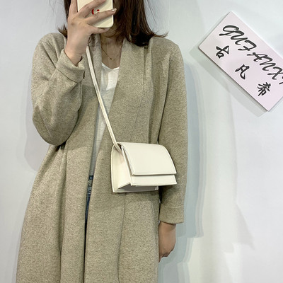 Sieviešu stilīga ādas soma ar metāla rokturi