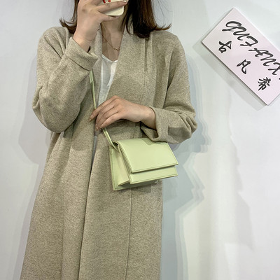 Sieviešu stilīga ādas soma ar metāla rokturi