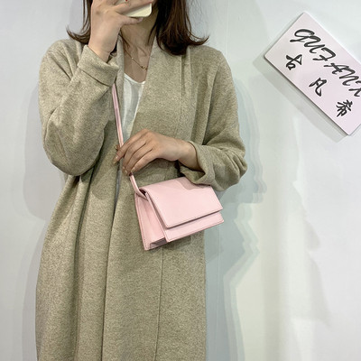 Sieviešu stilīga ādas soma ar metāla rokturi