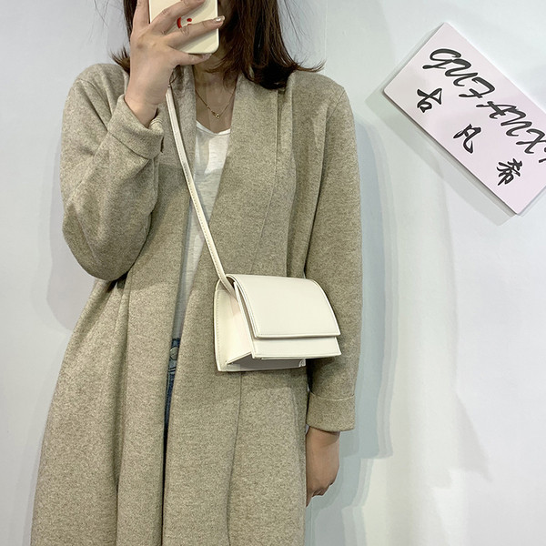 Sieviešu stilīga ādas soma ar metāla rokturi