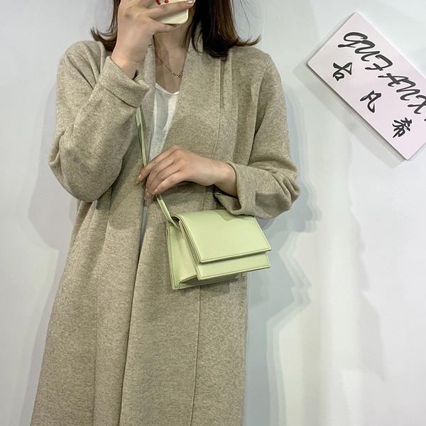 Sieviešu stilīga ādas soma ar metāla rokturi