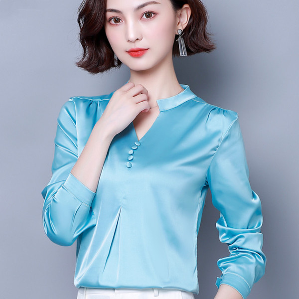 Stilīgs sieviešu satīna krekls ar pogām un garām piedurknēm