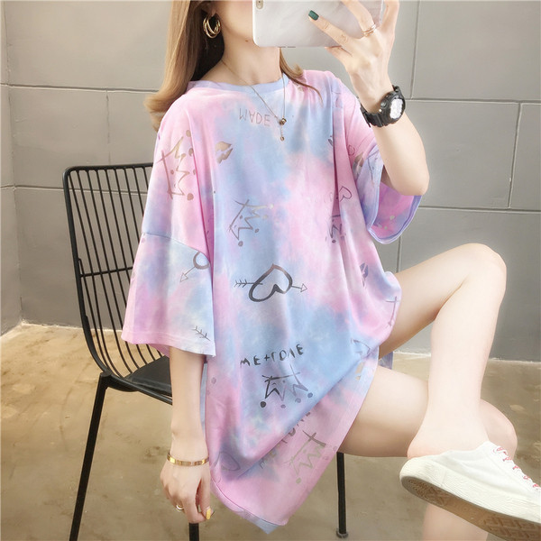 Platūs vaivorykštės spalvų marškinėliai nėščiosioms su aplikacijomis