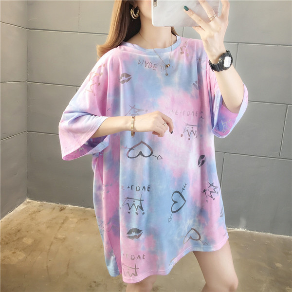 Platūs vaivorykštės spalvų marškinėliai nėščiosioms su aplikacijomis