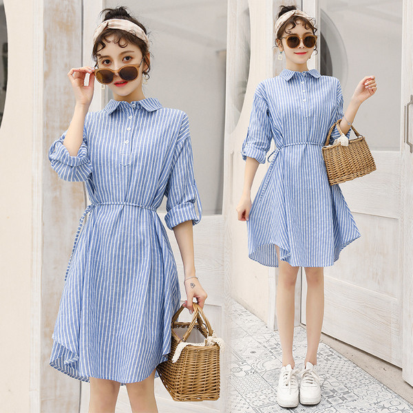 Svītraina kleita grūtniecēm ar garām piedurknēm un klasisku apkakli