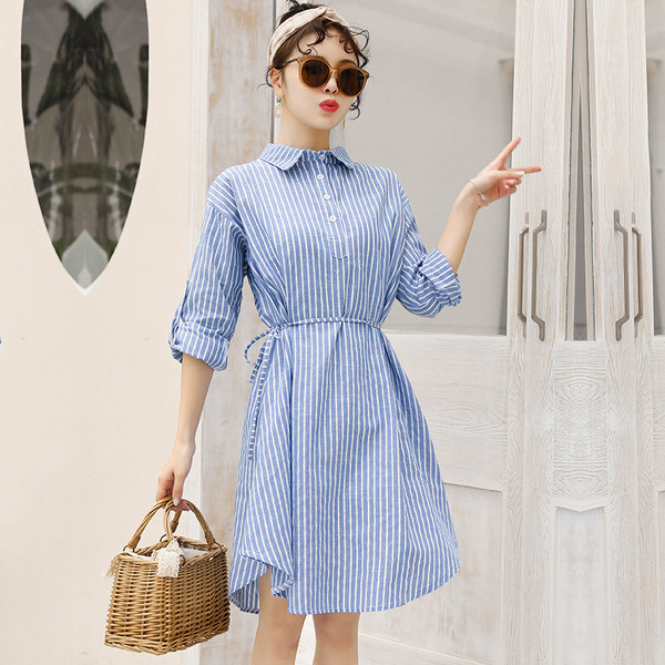 Svītraina kleita grūtniecēm ar garām piedurknēm un klasisku apkakli