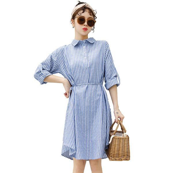 Svītraina kleita grūtniecēm ar garām piedurknēm un klasisku apkakli