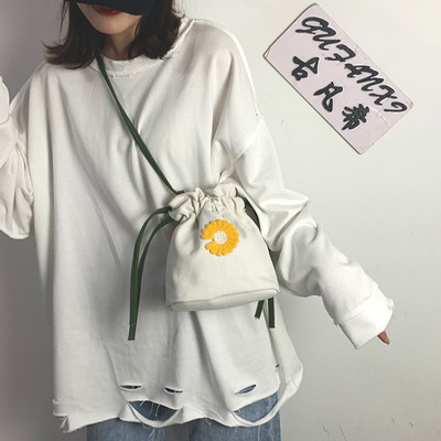 Sieviešu moderna auduma soma ar ziedu elementu