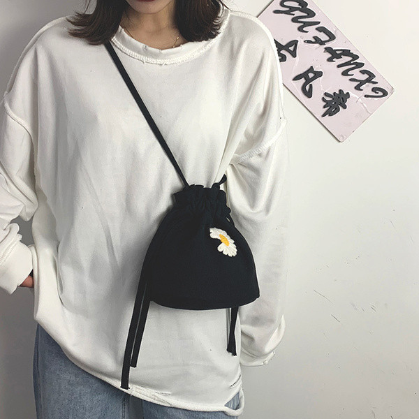 Sieviešu moderna auduma soma ar ziedu elementu