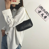 Stílusos női bőrtáska fém rövid fogantyúval