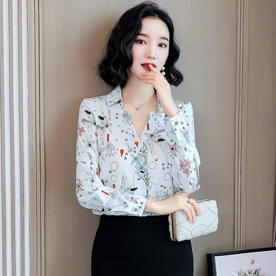 Stílusos női ing klasszikus gallérral és spitz nyakkivágással