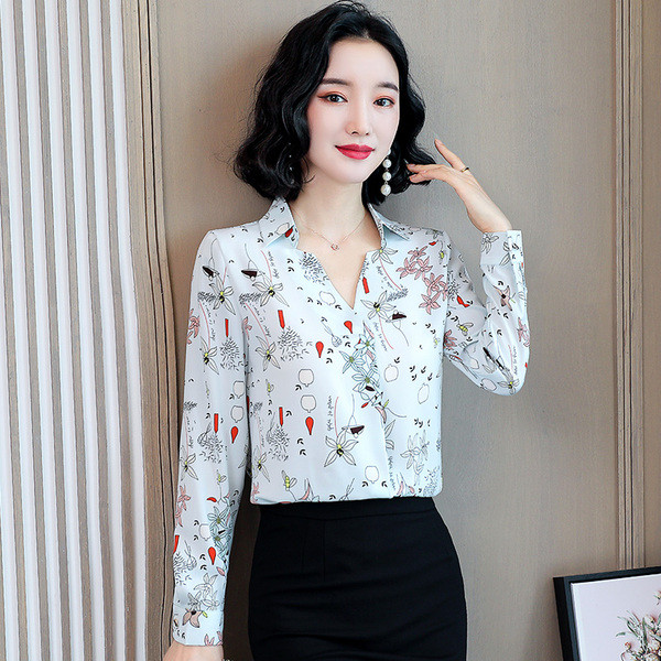 Stílusos női ing klasszikus gallérral és spitz nyakkivágással