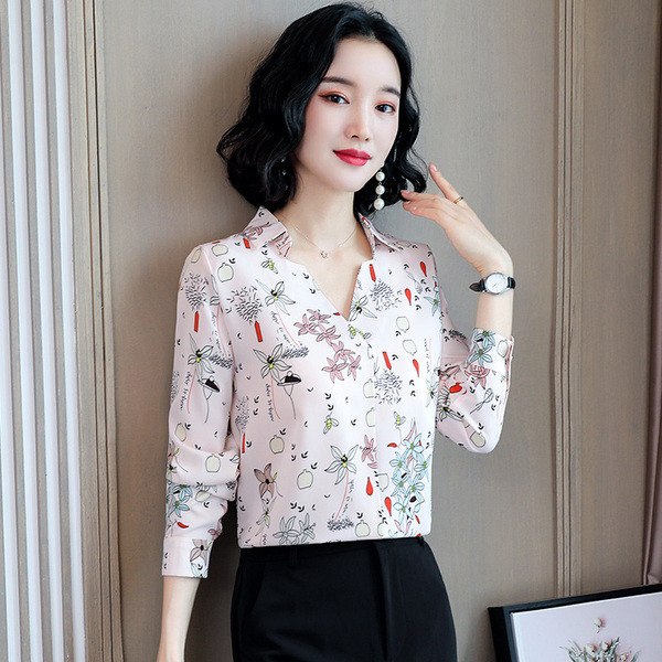 Stílusos női ing klasszikus gallérral és spitz nyakkivágással