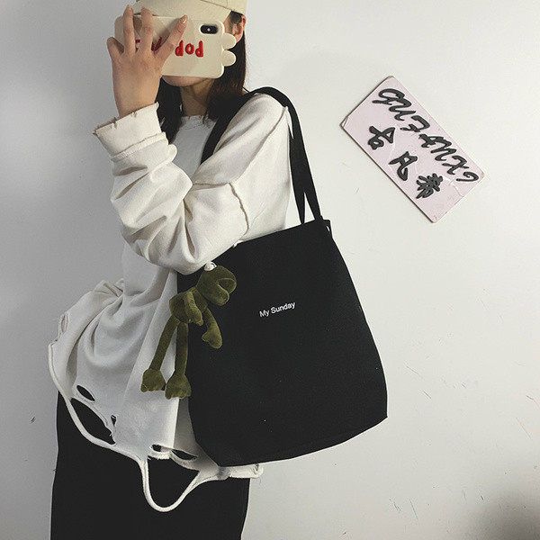 Sieviešu plecu soma no auduma ar uzrakstu