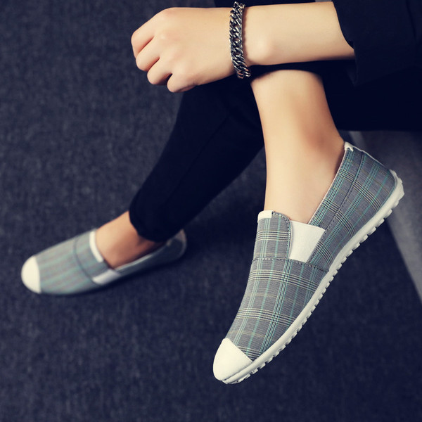 Alkalmi férfi mokaszinok bőr elemekkel