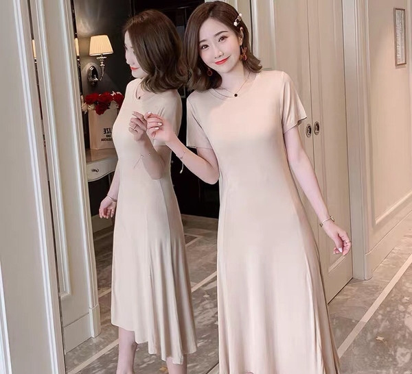 Ikdienas kleita grūtniecēm vidēja garuma un īsām piedurknēm