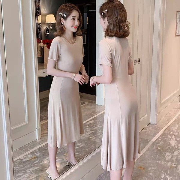 Ikdienas kleita grūtniecēm vidēja garuma un īsām piedurknēm