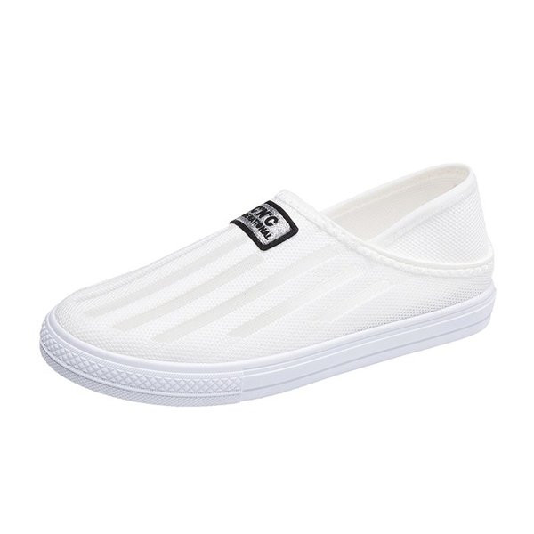 Alkalmi női mokaszinok emblémával és hálóval