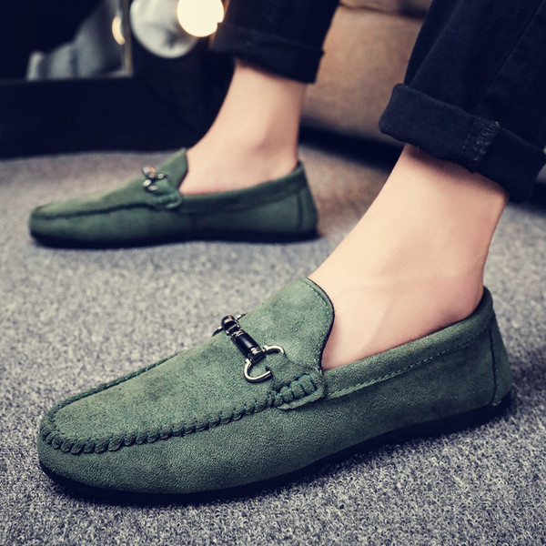 Velúr férfi mokaszinok fém elemmel