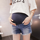 Džinsiniai šortai nėščiosioms su suplyšusiais motyvais