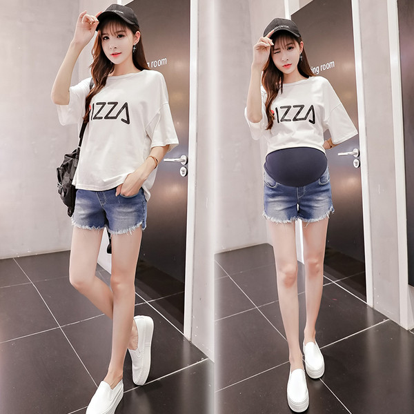 Džinsiniai šortai nėščiosioms su suplyšusiais motyvais