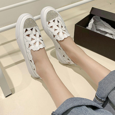 Ikdienas sieviešu mokasīni ar akmeņiem