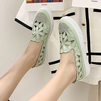 Ikdienas sieviešu mokasīni ar akmeņiem